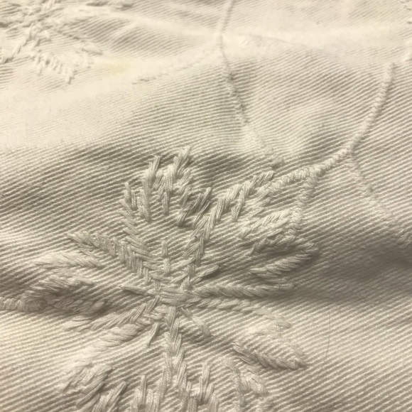 Chico’s White Capri pants - Picture 3 of 6